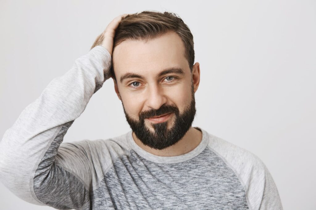 Przeszczep włosów FUE – fakty, mity i najważniejsze informacje