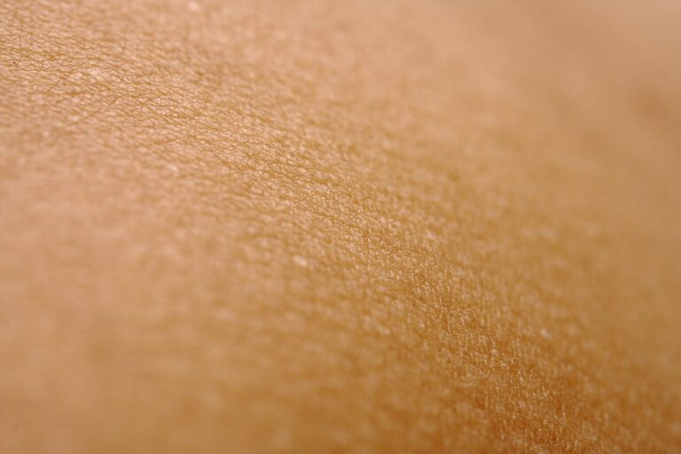 Przesuszona skóra zimą – najlepsze zabiegi nawilżające i regenerujące