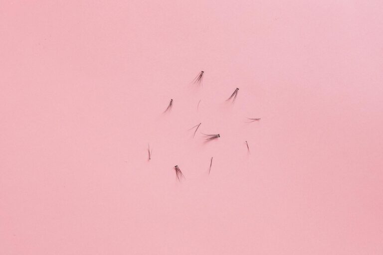 Lifting rzęs czy przedłużanie: co wybrać, żeby podkreślić oko bez nadmiaru stylizacji