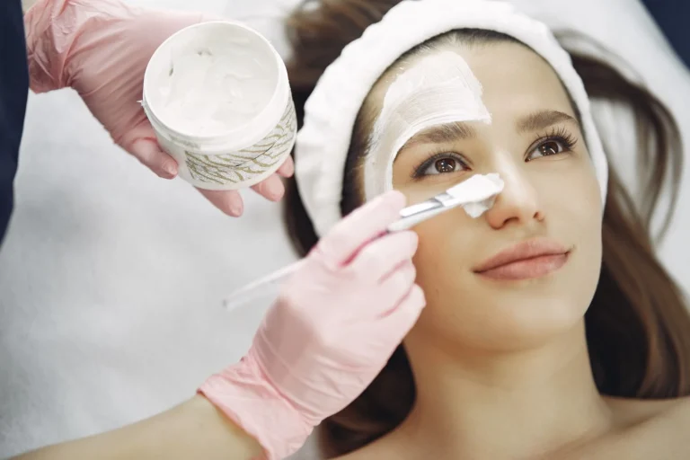 Peeling chemiczny i mikronakłuwanie na blizny potrądzikowe - czy łączenie zabiegów daje więcej niż monoterapia?